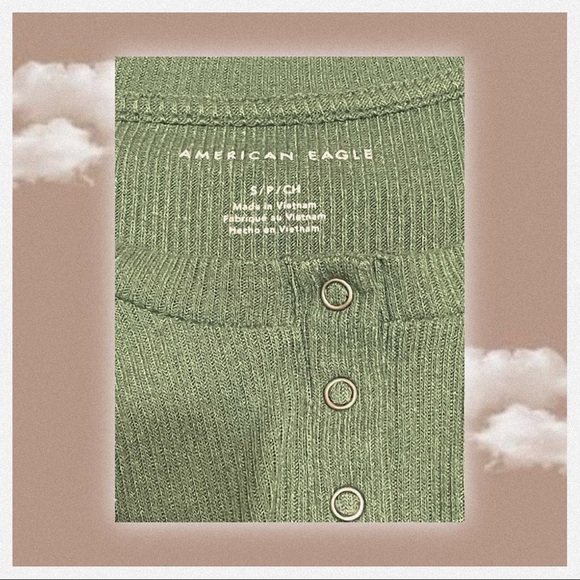 ♥︎American Eagle Ribbed Lettuce Edge Henley Tee♥︎ - Picture 4 of 6